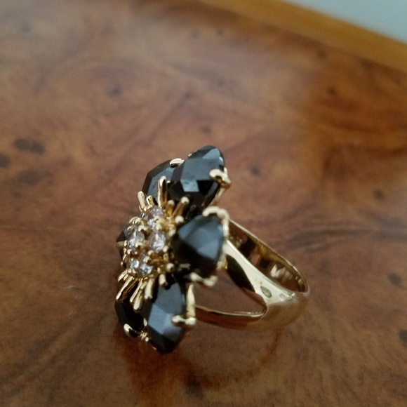 Cluster ring - Picture 2 of 3